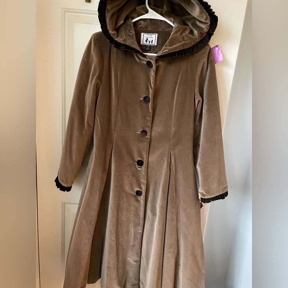 Trilogi collection the ball velvet girls hooded hooded coat jacket / cream/tan